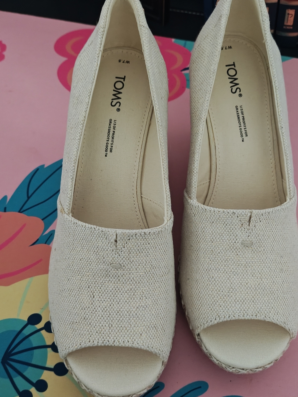Toms Wedge Shoes  Cream Size 7.5W NEW - Picture 2 of 4